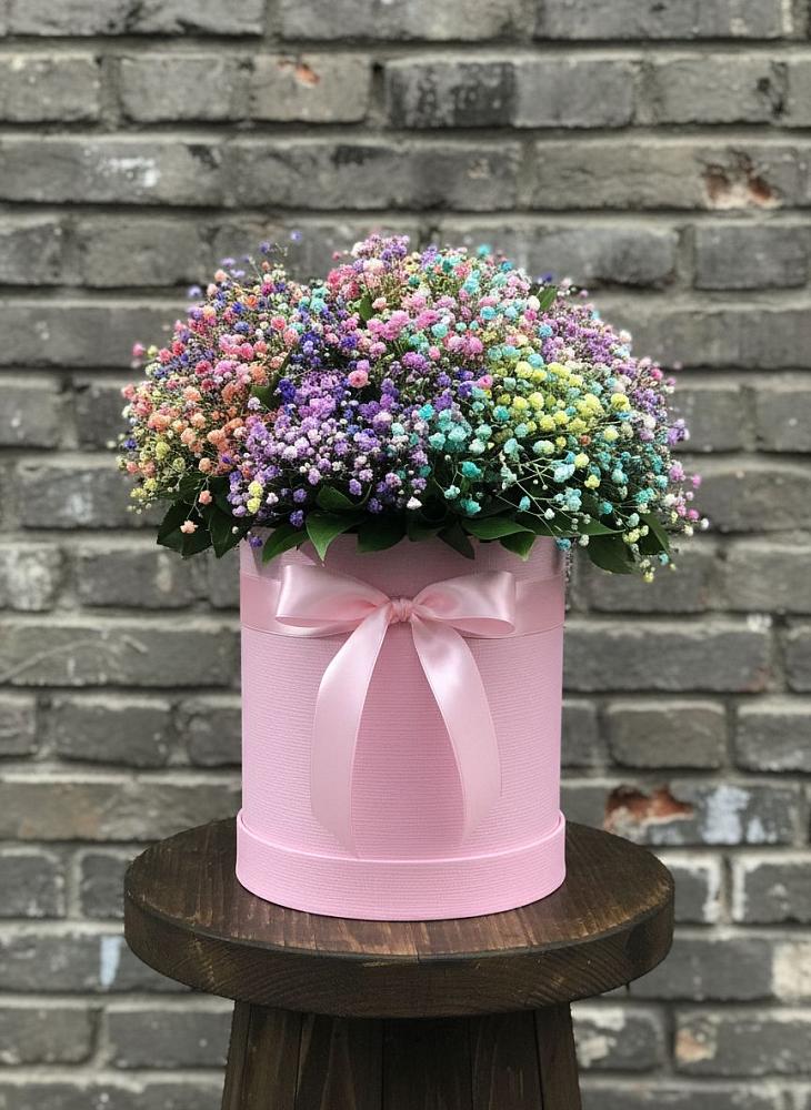 Цветочная композиция из Гипсофила и Розы в шляпной коробке в Дедилово