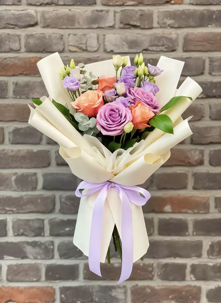 Букет цветов из: Лизиантусы и Розы в Дедилово