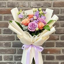 Букет цветов из:  Лизиантусы и Розы в Дедилово