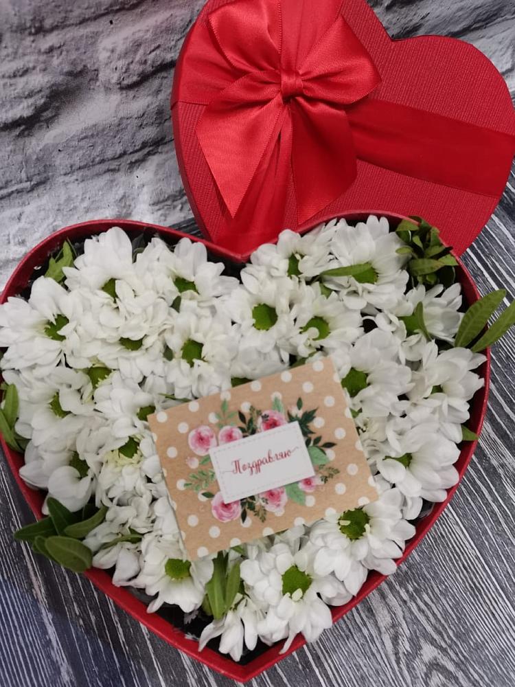 Цветочная композиция из Хризантемы в виде сердца в Дедилово