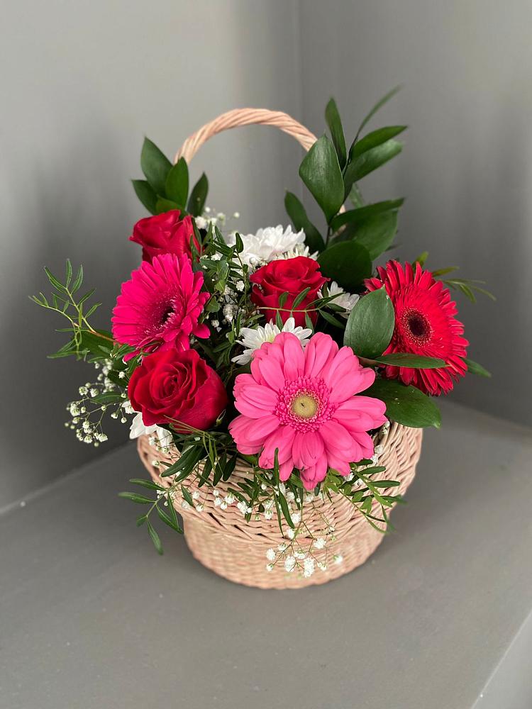 Цветочная композиция из Розы, Хризантемы и Герберы в корзине в Дедилово