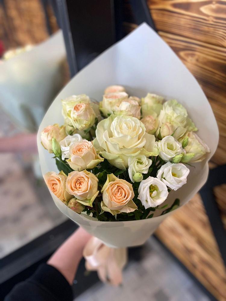 Букет цветов из: Розы и Лизиантусы в Дедилово